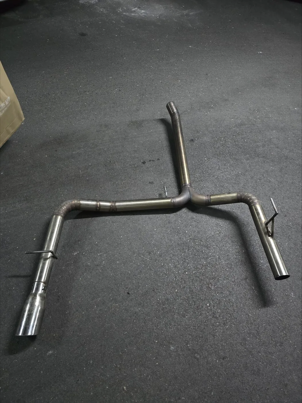 Escape de coche a medida fabricado con soldadura TIG en acero inoxidable