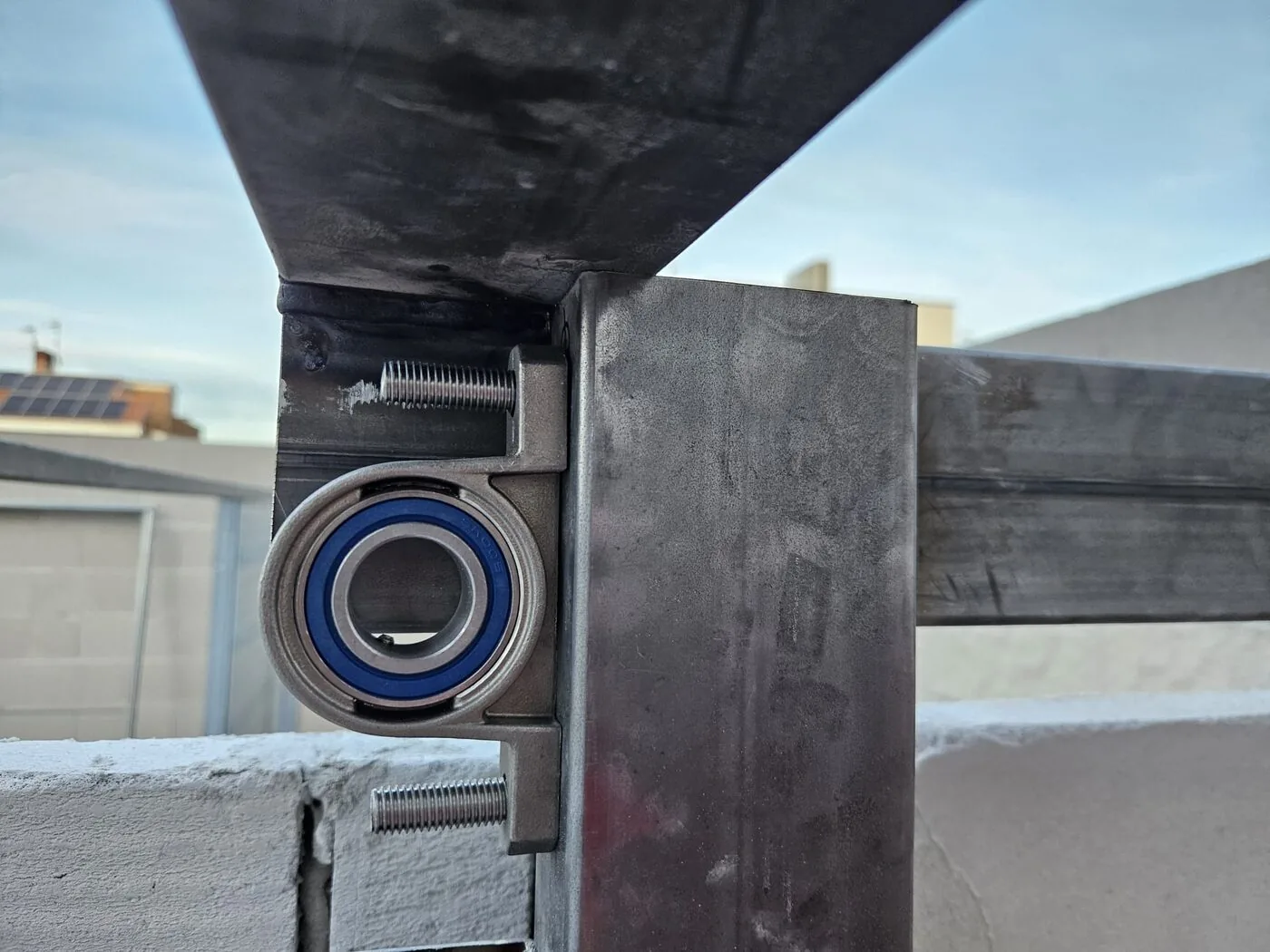 Detalle de unión por soldadura TIG en estructura metálica fabricada en Madrid
